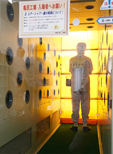 風のシャワーを浴びていざ潜入!